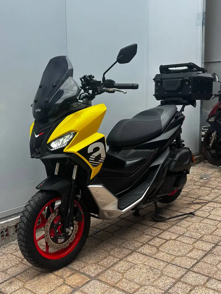 Aprilia SR GT 200 2023