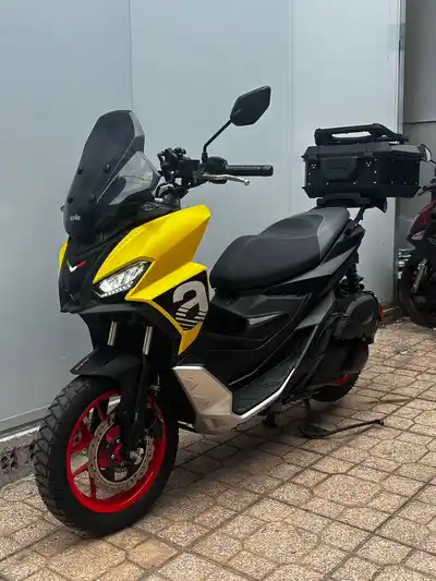 Aprilia SR GT 200 2023