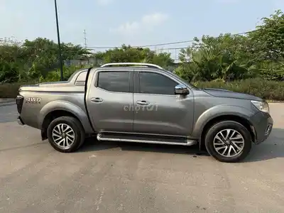 Nissan Navara 2015 VL 2.5 AT серый