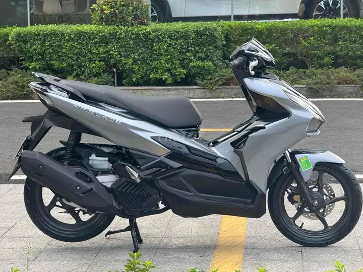 Honda Air Blade 2024 серебристый