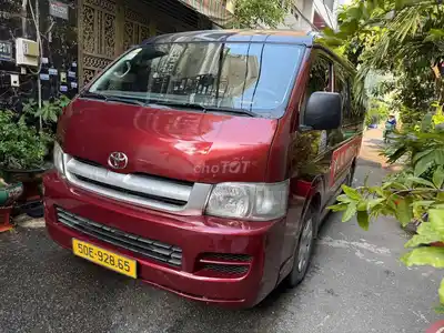 Toyota Hiace Дизель 3 места Красный