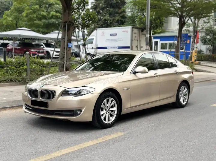 BMW 520i 2012 серо-золотистый, пробег 91 000 км