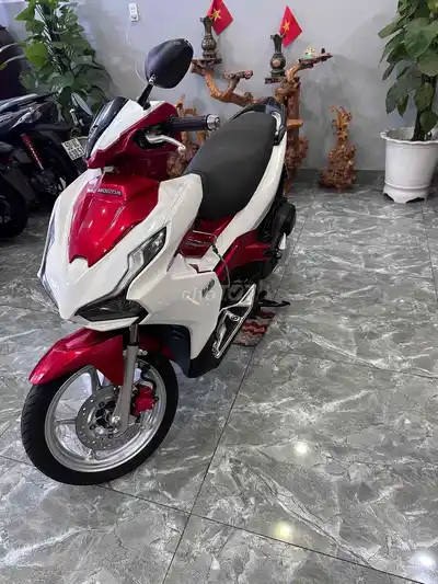 Хонда AB 125 2020 Красно-белая Вьетнам