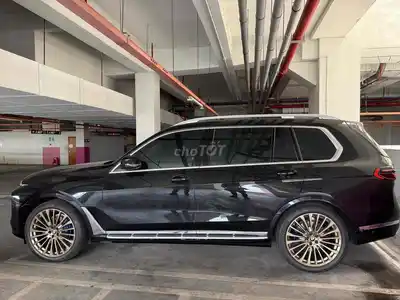 BMW X7 Pure 2022 Черный американец