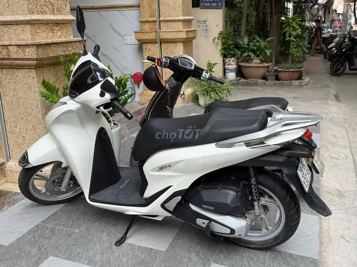 Honda SH 125i ABS 2021 Белый черный 18.500 км