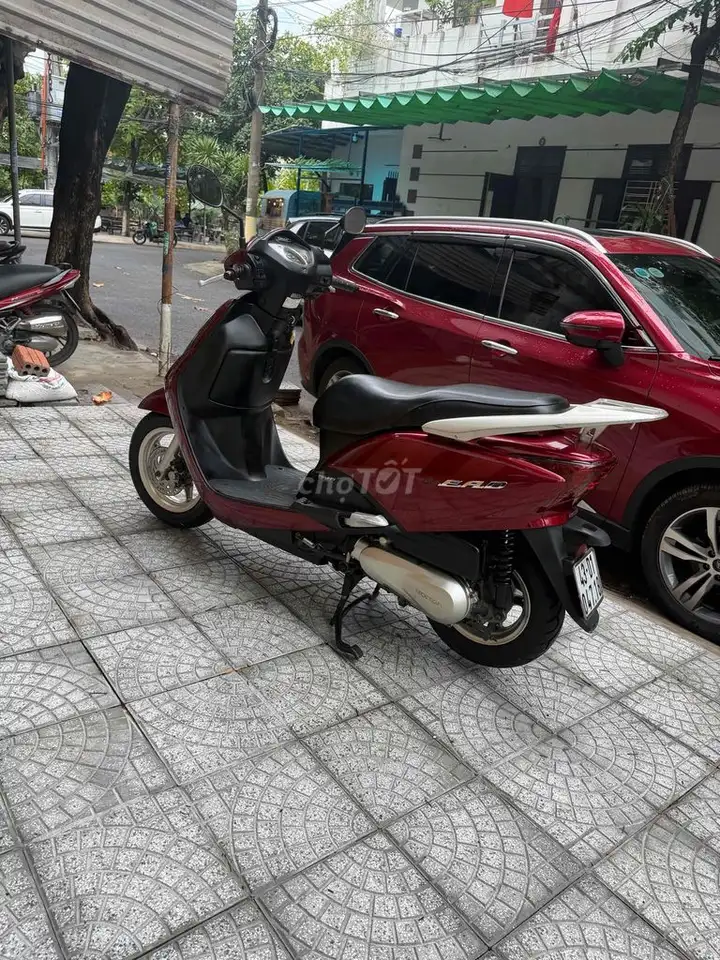 Honda Lead красный скутер