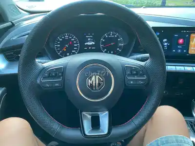 Белый седан MG MG5 2023 1.5 AT на 5 мест