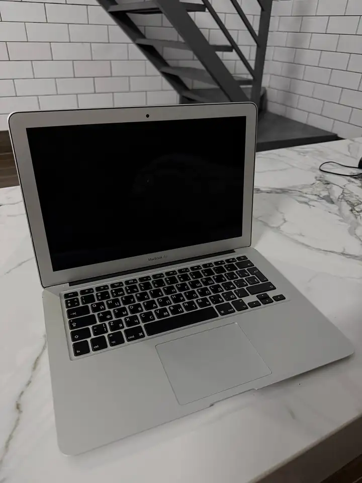 MacBook Air 13” (2017)