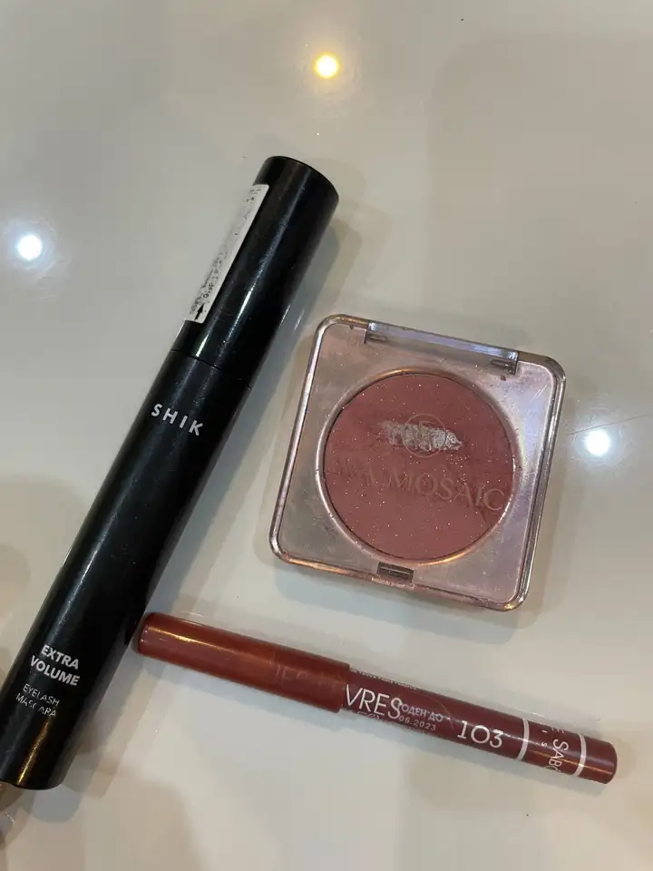 Палетка теней SHU, палетка теней NYX, масло для волос Tsubaki, тушь Shik, румяшки Eva, карандаш для губ Vivienne sabo, парфюм Perfect Marc Jacob, сумочка