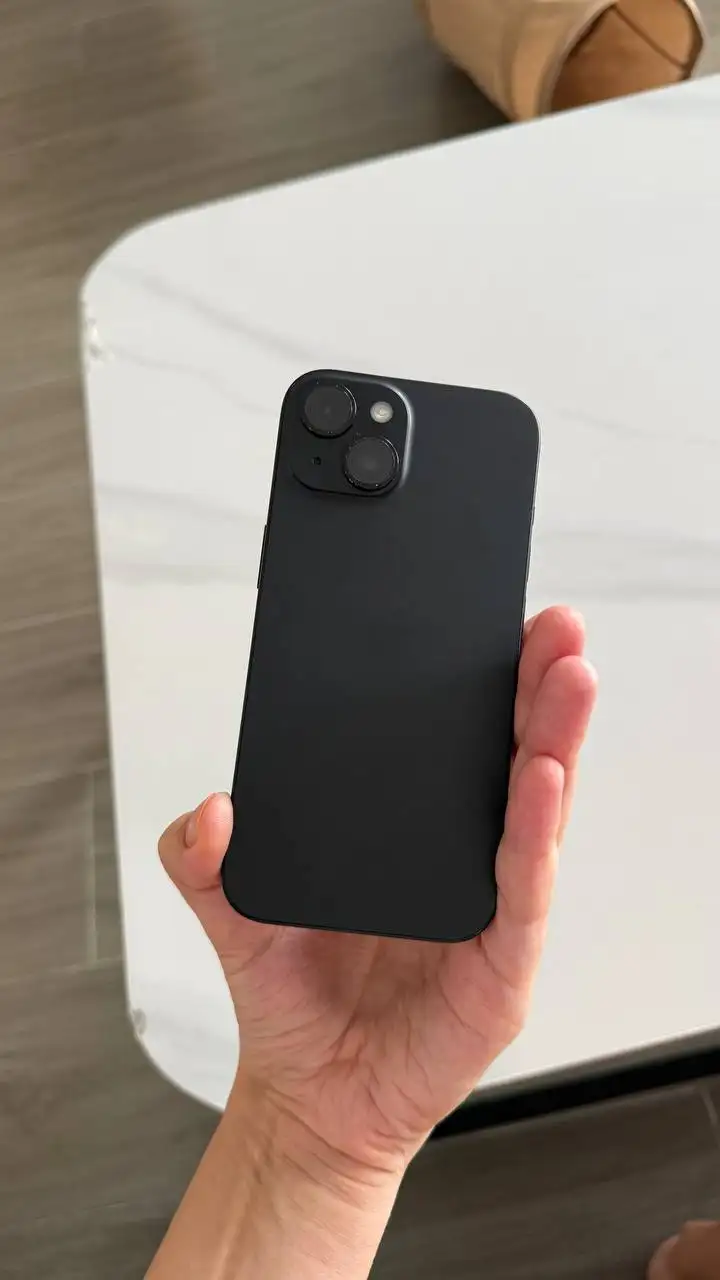 iPhone 15, 256 ГБ