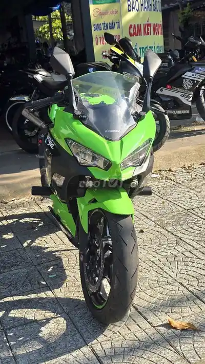 Kawasaki Ninja 400 2019 синий KRT 11 000 км