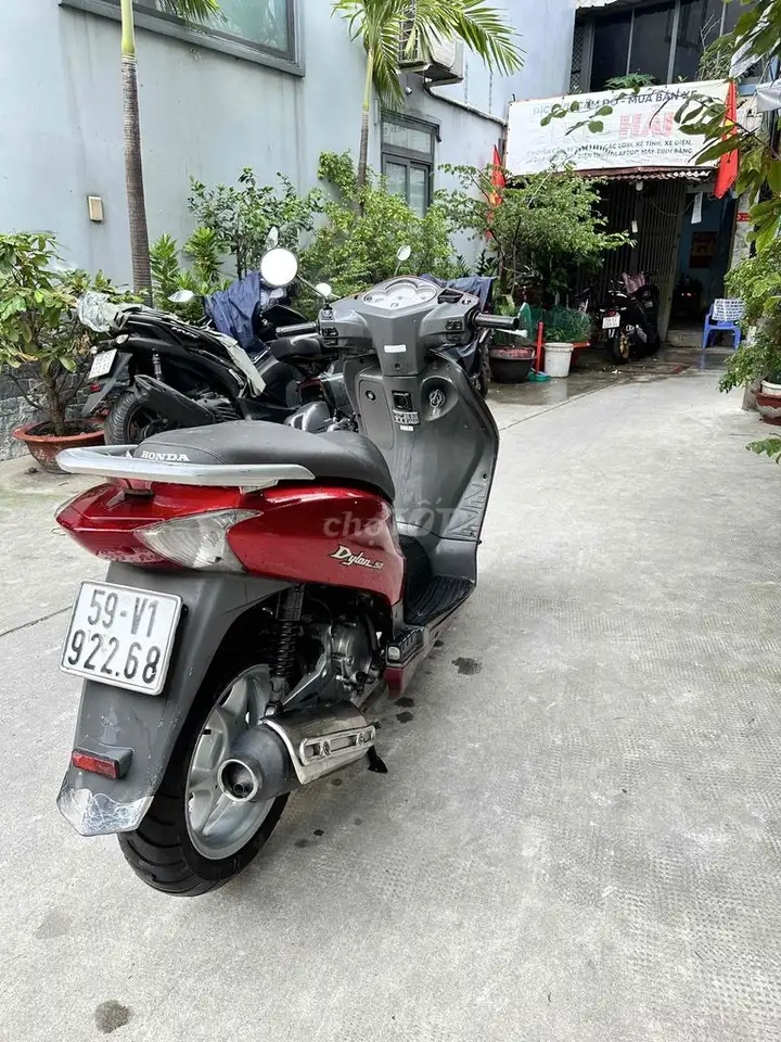 Honda Dylan 150cc 2025 красный