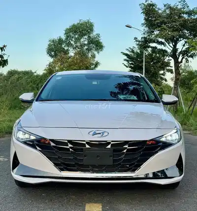 Hyundai Elantra 2025 1,6 л, специальный белый
