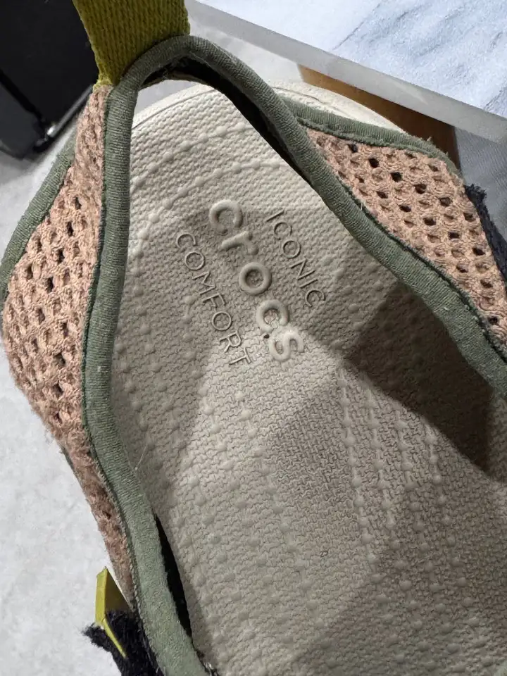 Crocs Swiftwater сандали цвета хаки