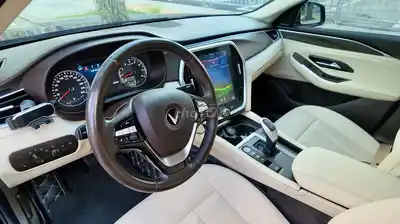 VinFast Lux A 2.0 Premium, черный, 39 000 км
