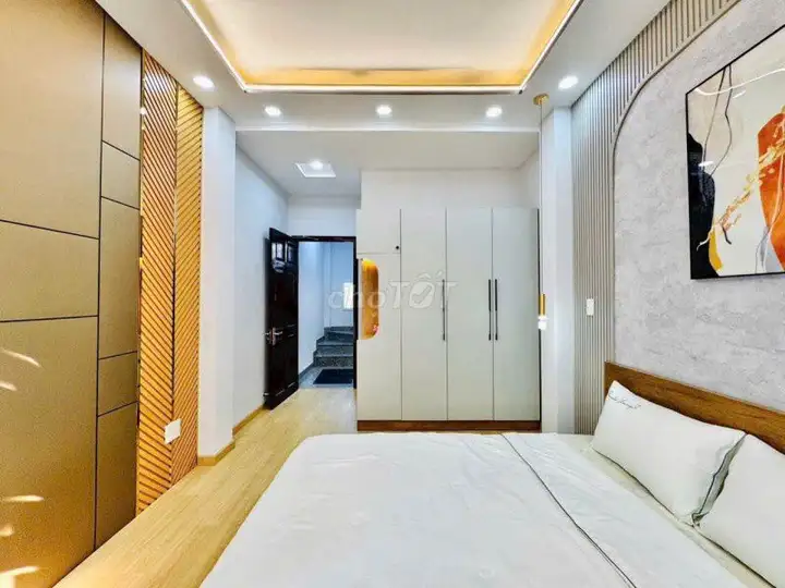 Просторный дом в Фу Ньен, район Кванг Дык. 5 этажей, 31 м²
