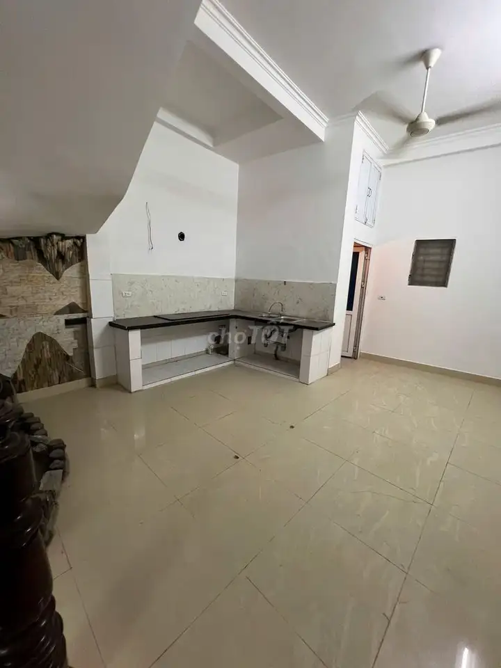 Nhà cho thuê 65m2 Xuân La, 4PN, 13tr