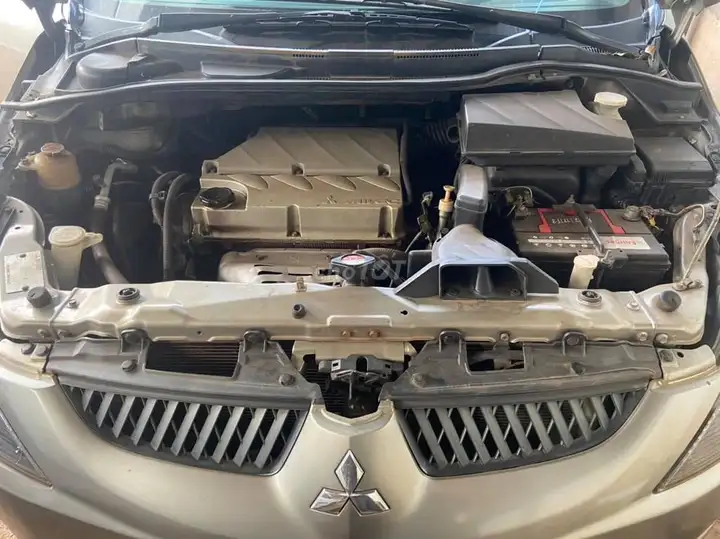 Mitsubishi Grandis 2006 автомат, серо-песочный