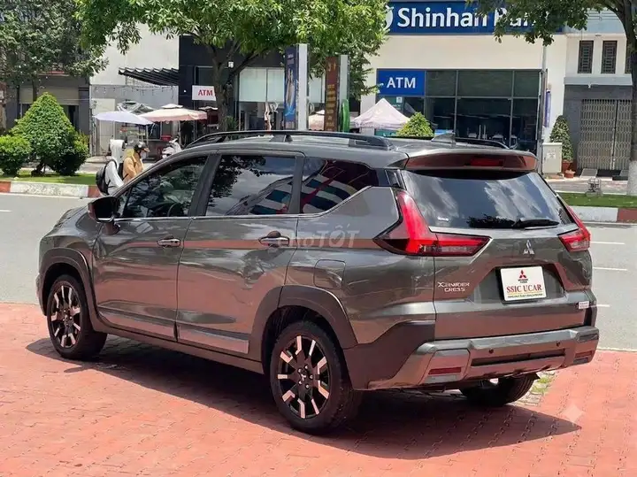 Mitsubishi Xpander Cross FL 2025 серый 32000 км