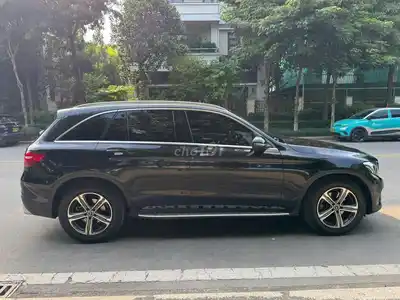 Mercedes GLC 200 2019 черный 66000 км