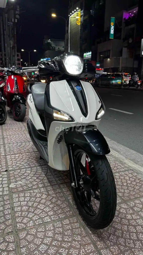 Piaggio Liberty Spot 2022 черно-белый, оформление на владельца