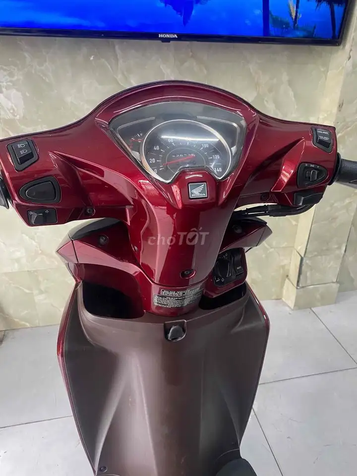 Honda Vision 2020 красный, один владелец, номер Сайгон
