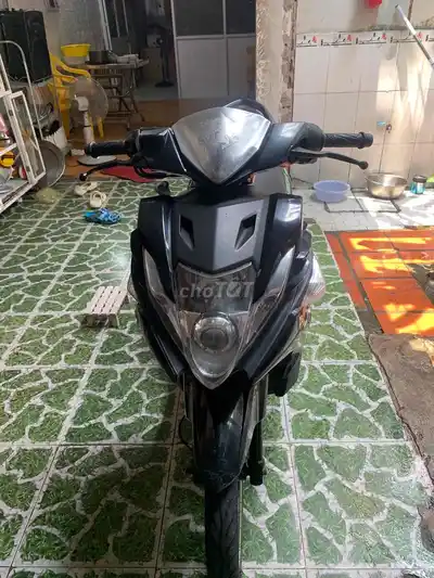 Черный скутер Yamaha Nouvo 5