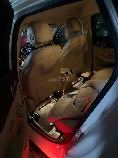 Mercedes-Benz GLC 200 4Matic, белый, 86 000 км