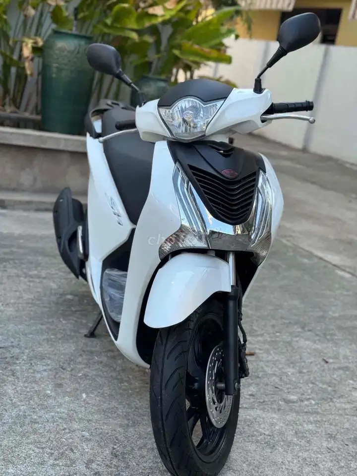 SH 150 белый, отличное состояние, 2 зеркала, 2 ключа