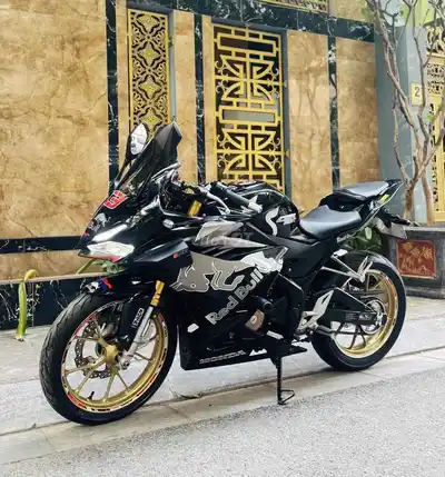 Honda CBR 150R ABS 2025 черный Япония почти новый