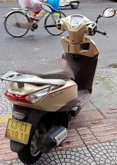Honda Lead 2016 золотая красивая от собственника