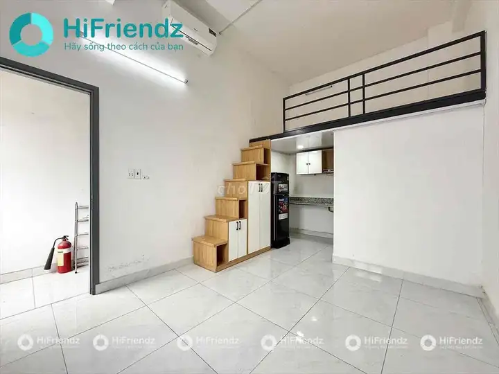 Комната с антресолью и окном возле Авиационной академии - ETOWN