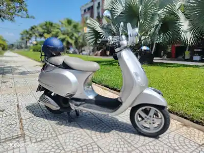 Piaggio Vespa LX 125cc Серебристый