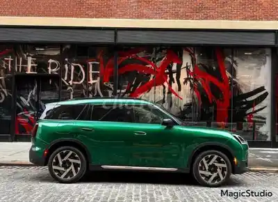 Mini Countryman S ALL4 2025 - 2,353 млрд донгов