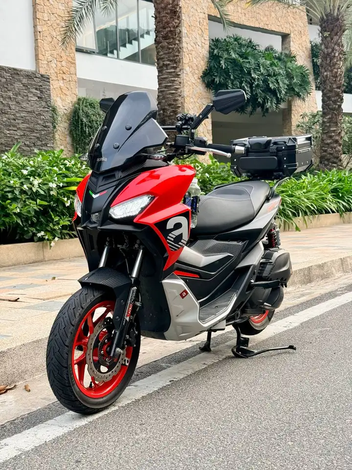 APRILIA SR GT 200