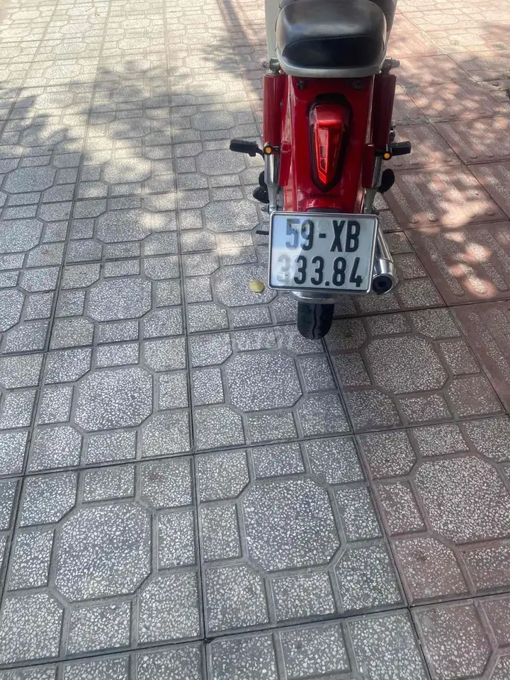 Honda Cub 50 Classic 2023 красно-белый