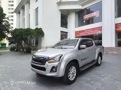 Isuzu Dmax 2018 автомат серебристый
