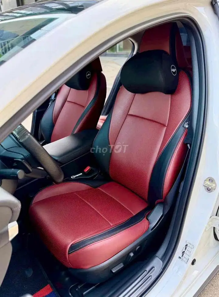 Mazda 3 2024, белый, 5 мест, б/у