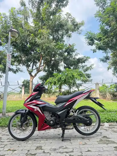 Honda Winner v1 2018 Красно-черно-белый с номерами Хошимина