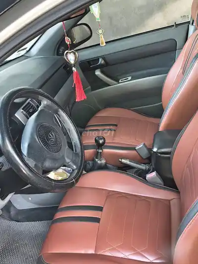 Chevrolet Lacetti серебристый МКПП бензин 5 мест