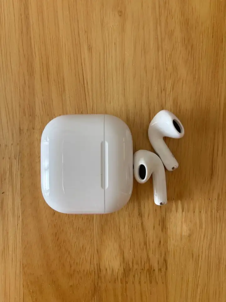 AirPods 4