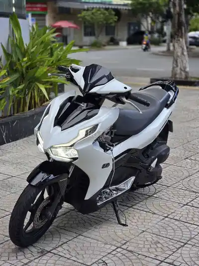 Honda Air Blade 2022 бело-черный спорт