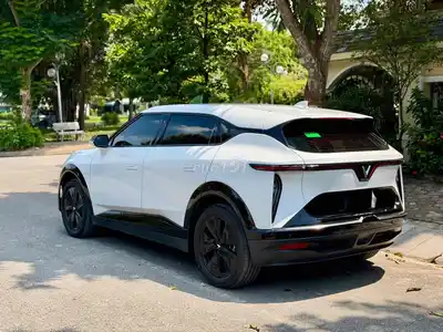 VinFast VF7 Eco 2026, белый, 4700 км
