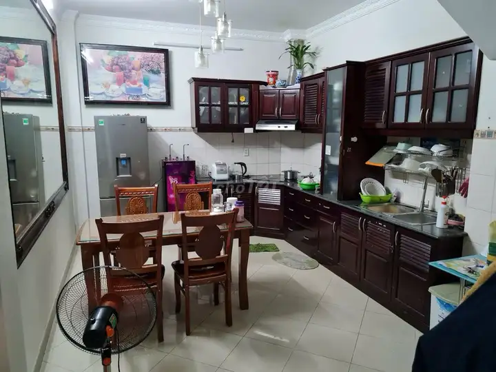 Продам красивый дом в центре 10-го района