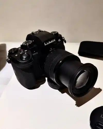 Panasonic Lumix G90 с объективом 12–60 мм