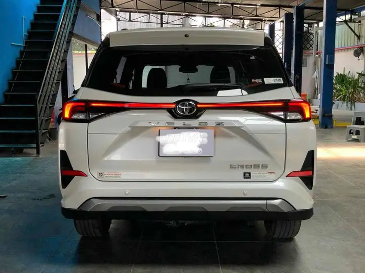 Toyota Veloz Cross Top Белый 7 мест 70000 км