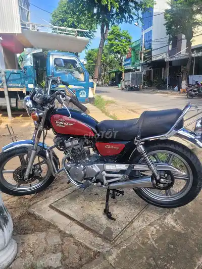 Honda Custom CM125 черно-красный с ручным сцеплением