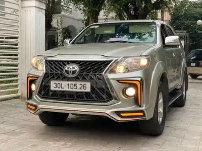 Toyota Fortuner 2010 Автомат Серебристый