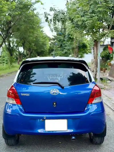 Toyota Yaris 2012 1.3AT Комплектация G 110000 км