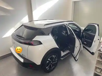PEUGEOT 2008 2023 GT LINE БЕЛЫЙ
